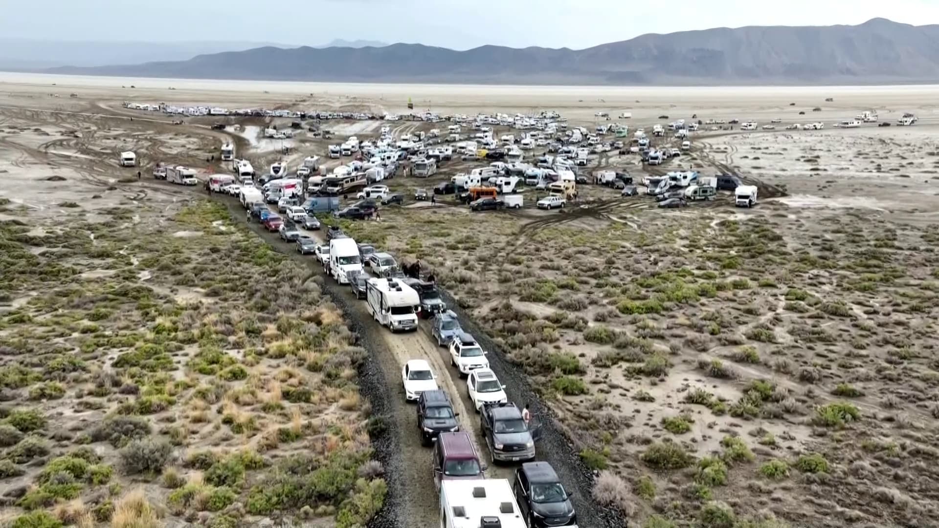 Des festivaliers du Burning Man quittent le désert du Nevada, le 4 septembre 2023