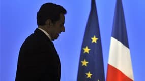 En plein débat sur la réforme des retraites, la cote de popularité de Nicolas Sarkozy est tombée à un plus bas, à 31%, dans le baromètre Ipsos-Le Point publié lundi. /Photo prise le 5 octobre 2010/REUTERS/Boris Horvat/Pool