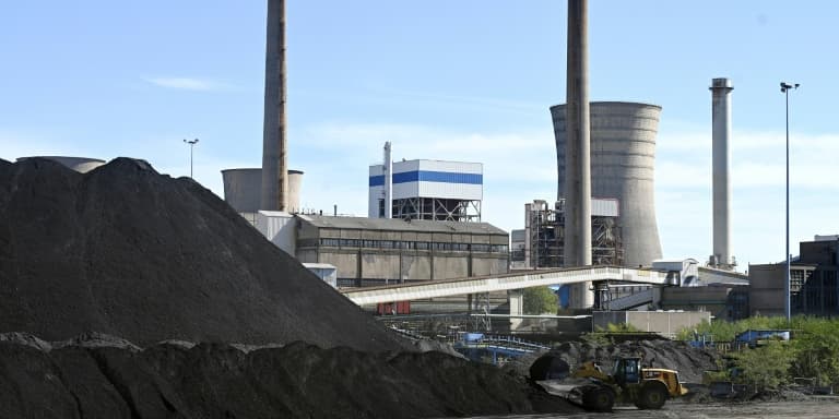 Image d'illustration - Des engins charrient du charbon à la centrale Emile-Huchet en vue de sa remise en service, le 12 septembre 2022 à Saint-Avold, en Moselle
