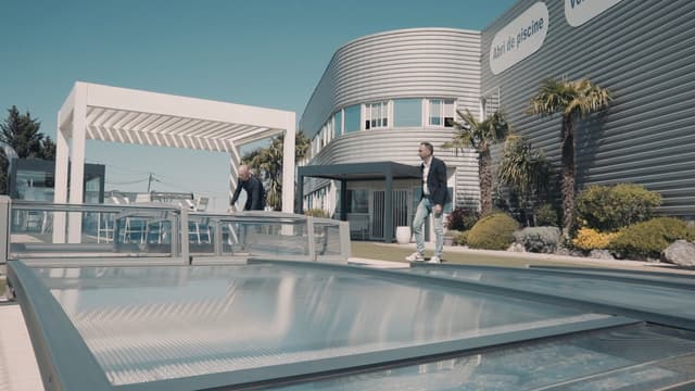 Azenco propose des solutions pour abriter les piscines