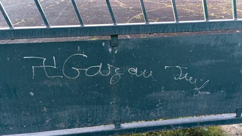 Un tag antisémite retrouvés sur le portail de l'école maternelle de La Jarne en Charente-Maritime, le 29 décembre 2023.