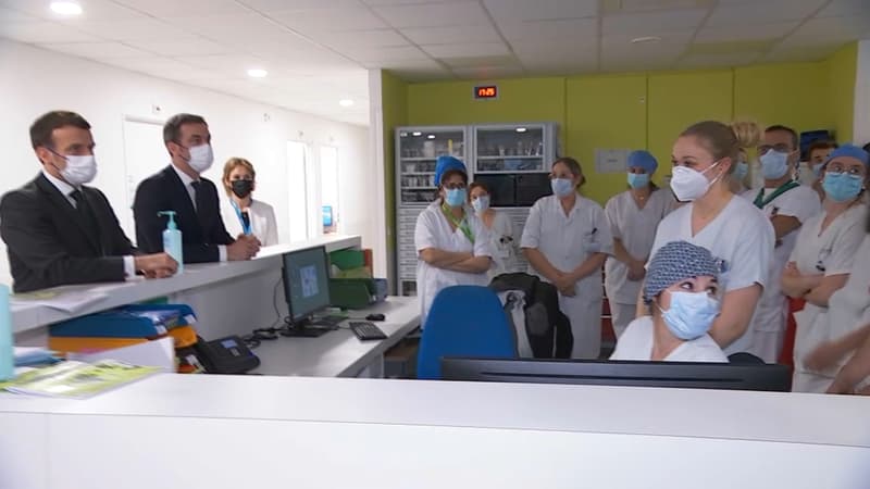 Emmanuel Macron à Poissy, le 17 mars 2021.
