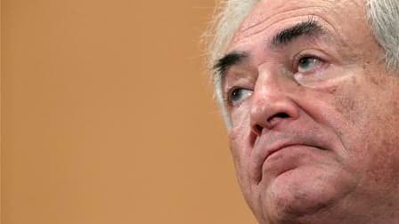 Selon un sondage Ifop pour France Soir, Dominique Strauss-Kahn reste le favori des sympathisants de gauche pour représenter le Parti socialiste à l'élection présidentielle de 2012 malgré une cote en baisse de cinq points en un mois. /Photo prise le 8 déce