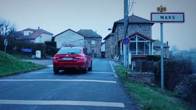 La Superb approchant de Mars... la ville de la Loire.