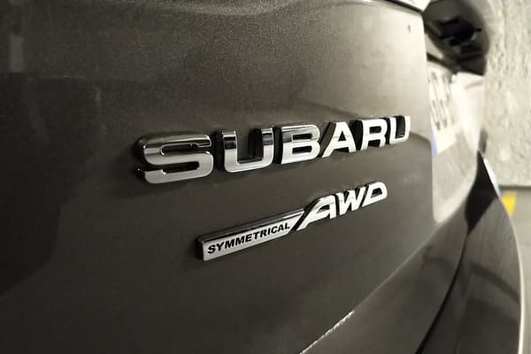 Notre modèle essayé en version Touring Exclusive est facturé 55.640 euros options incluses.
Notre modèle essayé en version Touring Exclusive est facturé 55.640 euros options incluses.