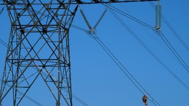 Essor des énergies renouvelables et des besoins en électricité, équipements vieillissants: le gestionnaire du réseau électrique RTE va devoir investir des sommes colossales ces prochaines décennies pour renouveler le réseau