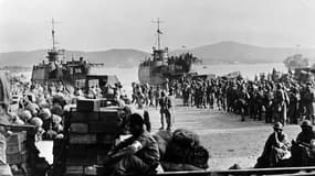 Des soldats arrivant à Saint-Tropez (Var) le 15 août 1944 pour le Débarquement en Provence. 