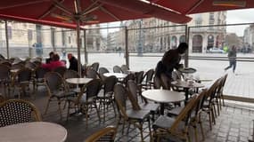 Les terrasses pourront encore, pendant quelques temps, être chauffées à Lille, a annoncé la mairie vendredi 1er avril 2022.
