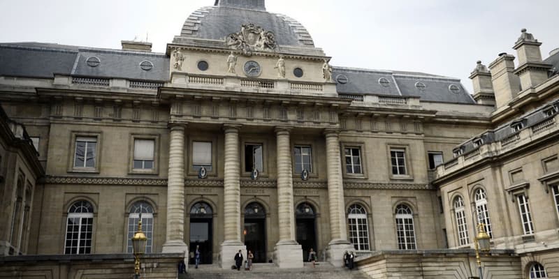 La cour d'assises de Paris. 