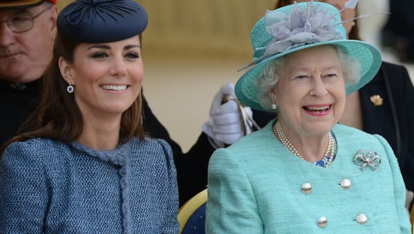 Kate Middleton et Elizabeth II lors du jubilé de la reine à Londres en 2012