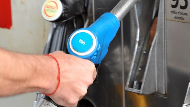 En juillet, en mettant 32 millions de litres de cet agro-carburant dans leurs voitures, ils ont tout simplement enregistré le record mensuel de consommation de ce mélange de super-sans plomb, et d’éthanol (85%). 