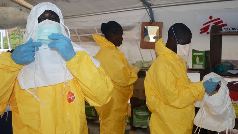 Des médecins de MSF à Conakry, le 28 juin 2014.