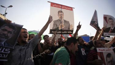 Partisans du président égyptien déchu, Mohamed Morsi, au Caire. Le pouvoir égyptien mis en place par l'armée a proclamé mercredi l'échec de la médiation internationale tentée pour trouver une issue pacifique à la crise en Egypte et prévenu les Frères musu