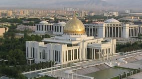 Le palais présidentiel d'Ashgabat, au Turkménistan
