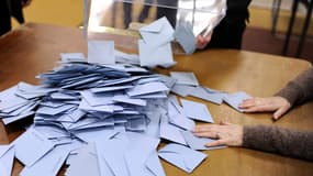 Le candidat socialiste emporterait la législative dans le Doubs avec 53% des voix, selon un sondage.