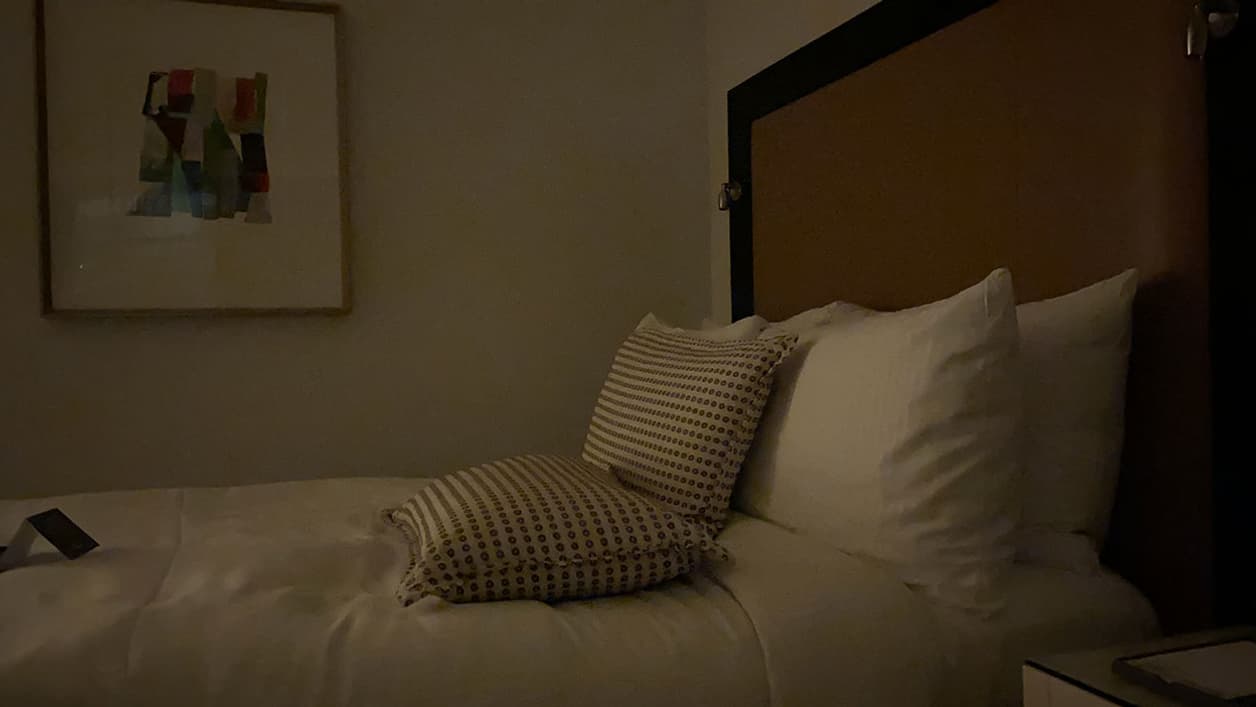 Photo prise avec l'appareil grand angle (mode nuit désactivé) Photo prise avec l'appareil grand angle (mode nuit désactivé)