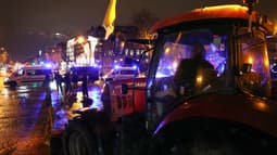 Un agriculteur dans son tracteur lors d'une manifestation de la Coordination rurale à Paris, le 8 janvier 2026