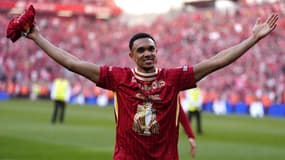 Trent Alexander-Arnold fête le 20e titre de champion d'Angleterre de Liverpool, le 27 avril 2025
