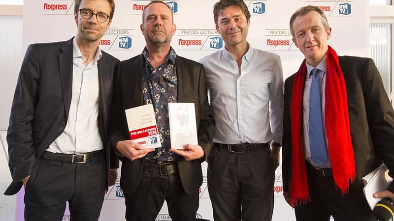Le prix des Lecteurs a été remis à Marc Victor par Laurent Binet, président du jury (2e en partant de la droite), en présence de Christophe Barbier, Directeur de la rédaction de l’Express (à droite) et de Guillaume Dubois, Directeur général de BFMTV (à gauche).