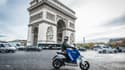 Un scooter Cityscoot dans les rues de Paris.