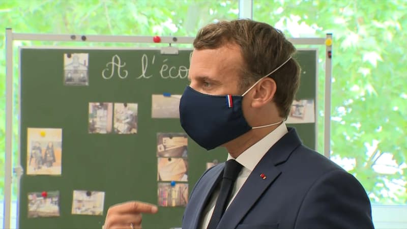 Emmanuel Macron visite une école de Poissy, dans les Yvelines, le 5 mai 2020.