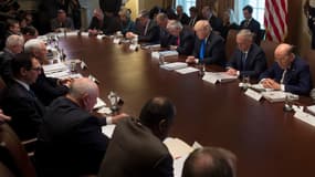 Donald Trump et ses ministres en pleine prière, à la Maison Blanche, le 20 décembre 2017.