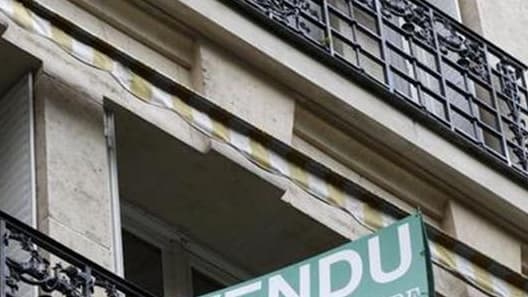 Les taux des prêts immobiliers ont légèrement remonté en juillet en France par rapport à leurs plus bas record de juin, interrompant un mouvement de baisse continu depuis début 2012, selon l'observatoire Crédit logement/CSA. Le taux moyen des prêts du sec