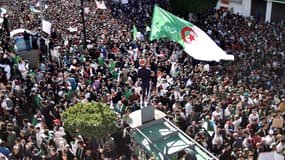 La première manifestation à Alger après l'annonce d'Abdelaziz Bouteflika de ne pas briguer un cinquième mandat.