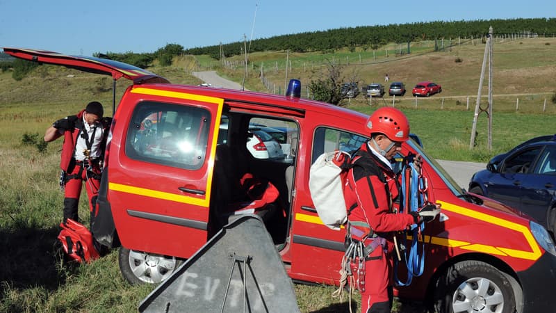 Les pompiers du groupe de reconnaissance et d'intervention en milieu périlleux (Grimp) ont pris en charge l'intervention au niveau du viaduc de Pélussin (Loire).