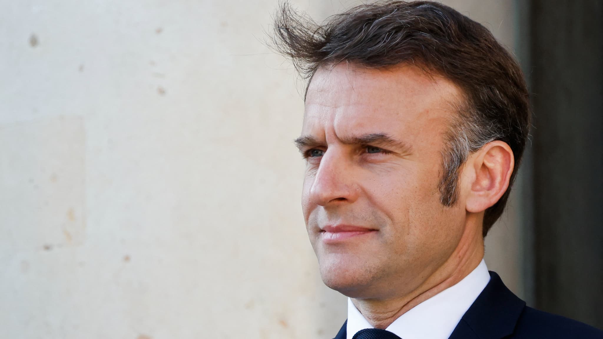 Emmanuel Macron attend les participants du sommet sur l'Ukraine, sur le perron de l'Élysée, le 27 mars 2025 Emmanuel Macron attend les participants du sommet sur l'Ukraine, sur le perron de l'Élysée, le 27 mars 2025