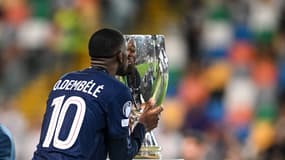 Ousmane Dembélé le 13 août 2025 avec la Supercoupe d'Europe