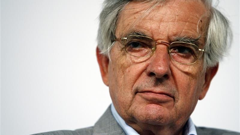 Jean-Pierre Chevènement, qui avait songé un temps à se présenter avant de renoncer à sa candidature le 1er février dernier, a annoncé mardi soir qu'il apportait son soutien à François Hollande pour le scrutin des 22 avril et 6 mai prochains. Le candidat s