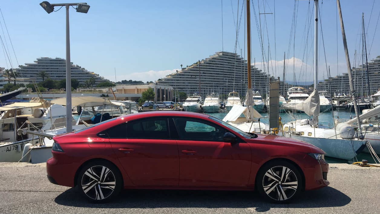 La Peugeot 508 revient cette année au salon de Genève, avec un concept sportif et hybride de 400 chevaux. La Peugeot 508 revient cette année au salon de Genève, avec un concept sportif et hybride de 400 chevaux.