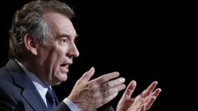 Le centriste François Bayrou, candidat malheureux à l'élection présidentielle, pourrait perdre le 17 juin son siège de député de la 2e circonscription des Pyrénées-Atlantiques, où il est élu depuis 1986, selon un sondage OpinionWay Fiducial pour Le Figaro