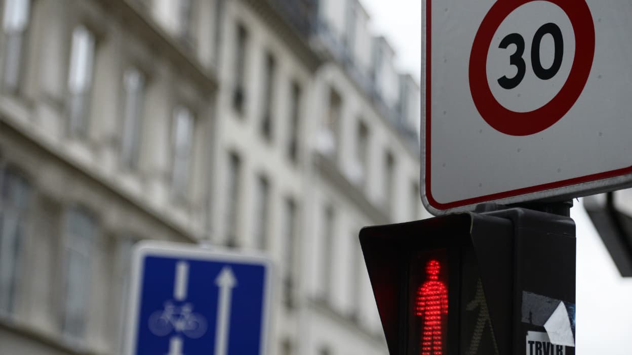 Paris: la limitation de vitesse généralisée à 30km/h entre en vigueur ce lundi