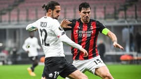 Yusuf Yazici face à Alessio Romagnoli, à Milan le 5 novembre 2020