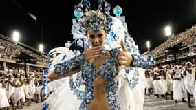 Les danseurs défilent le 8 février 2016 sur le sambodrome de Rio