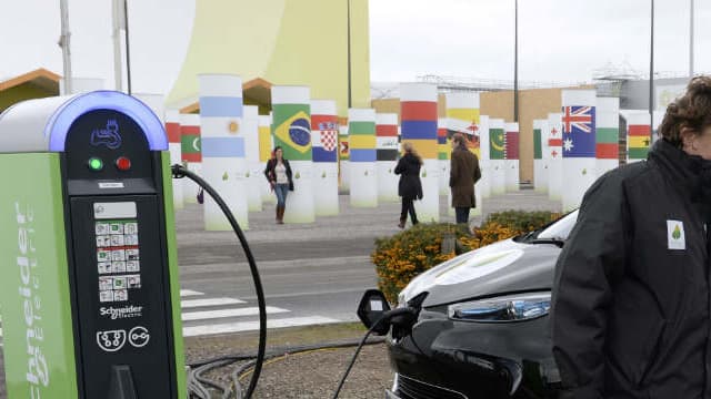 La Renault Zoé lors de la COP21 en novembre 2015 à Paris. 80% des Français interrogés par l'Avere se disent prêts à changer leurs habitudes de mobilité pour améliorer la qualité de l’air.