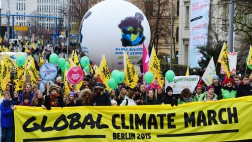 Marche en faveur d'engagements fermes contre le réchauffement climatique le 29 novembre 2015 à Berlin