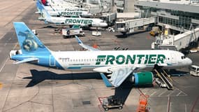 Des avions de la compagnie aérienne Frontier Airlines à l'aéroport international de Denver (États-Unis), le 5 août 2023 (photo d'illustration).