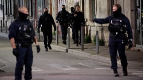 Des policiers le 5 avril à Avignon le soir du drame
