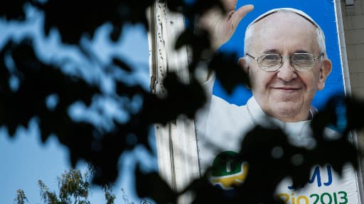 Une affiche représentant le pape François à l'occasion des Journées mondiales de la jeunesse, à Rio, en juillet dernier.