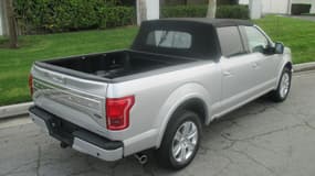 La capote en toile s'ouvre automatiquement en un peu moins de 15 secondes.