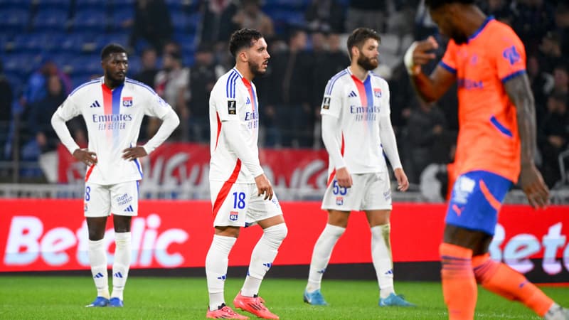 Silence de cathédrale, supplice de la photo officielle... Dans les coulisses de l'incroyable défaite de l'OL face à l'OM