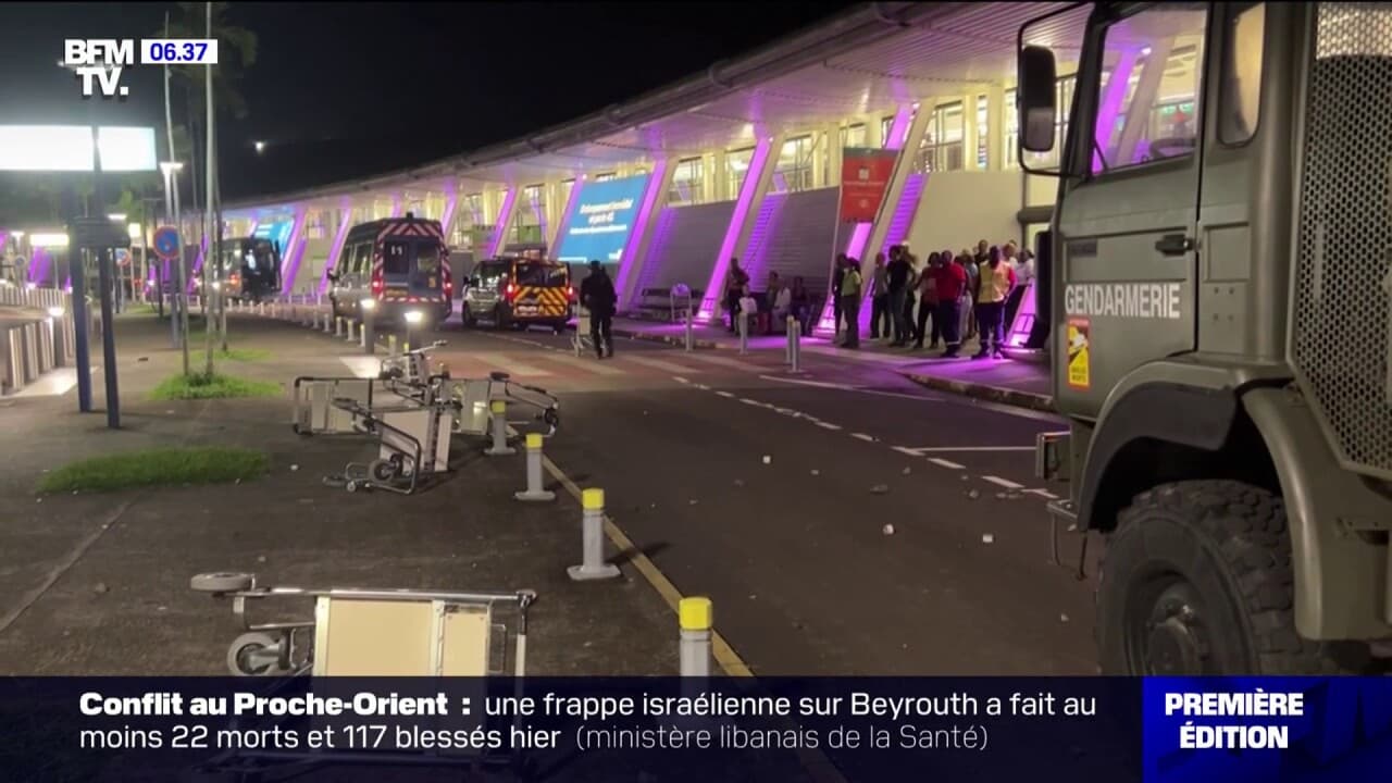 Violences en Martinique: l'aéroport de Fort-de-France fermé, plus de 1000 passagers déroutés en Guadeloupe (1/1)