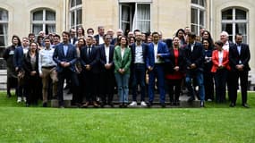 Les représentants du Nouveau Front populaire posent après une conférence de presse à Paris, le 14 juin 2024.