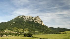 Plusieurs dizaines de gendarmes ont été mobilisés mercredi à Bugarach et aux alentours pour prévenir tout afflux de population dans ce village du sud de la France, censé être préservé de la fin du monde attendue vendredi. Cette commune de l'Aude est au ce