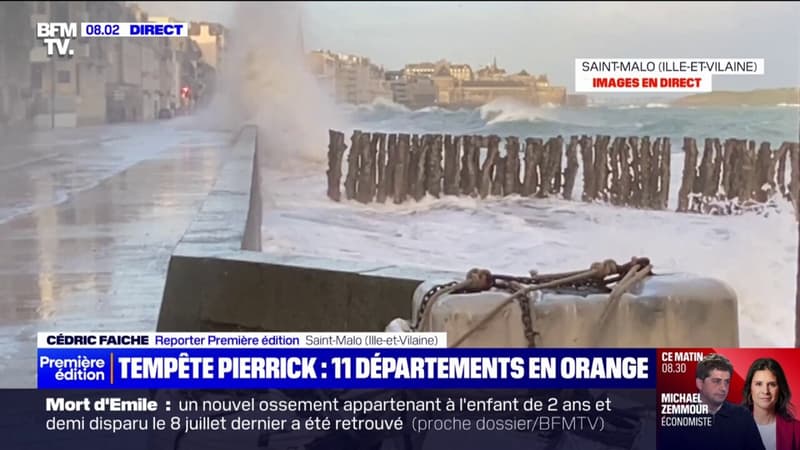 Saint-Malo: les images des fortes vagues qui frappent le bord de mer