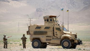 Des soldats italiens de l'Otan et des forces de sécurité afghanes patrouillent à Hérat, le 23 mai 2017