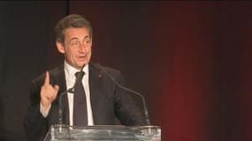 Sarkozy tire à boulets rouges sur Hollande, "un poids mort pour la France"